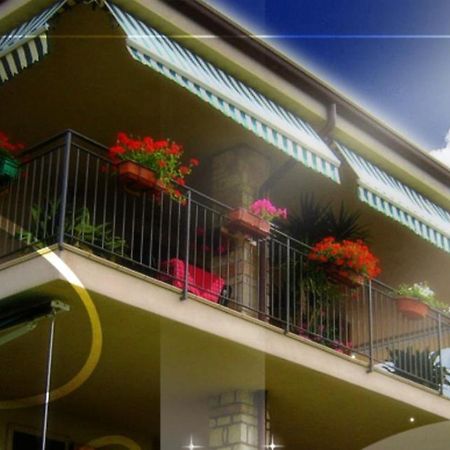 Ladi'S B&B Бардолино Екстериор снимка